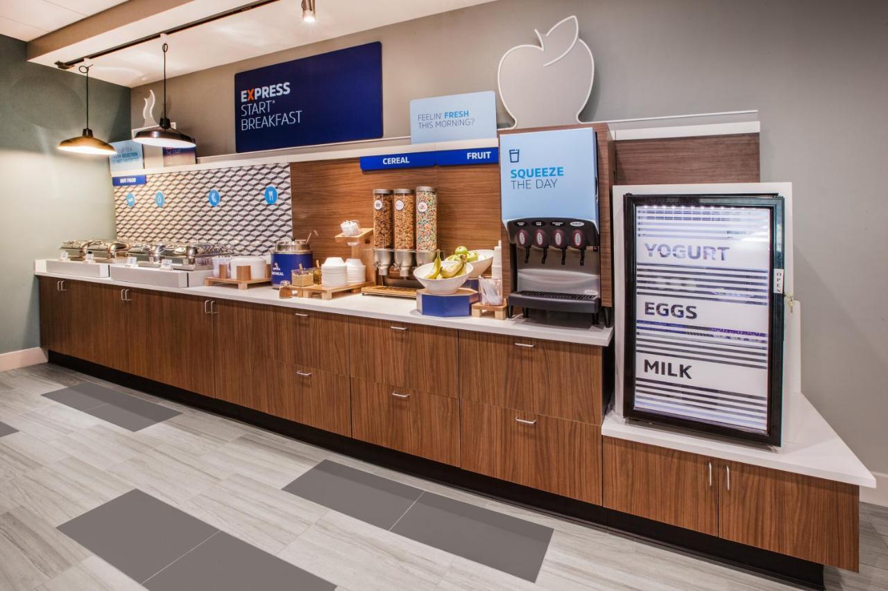 Holiday Inn Express & Suites Windsor East - Lakeshore By Ihg Tecumseh Dış mekan fotoğraf