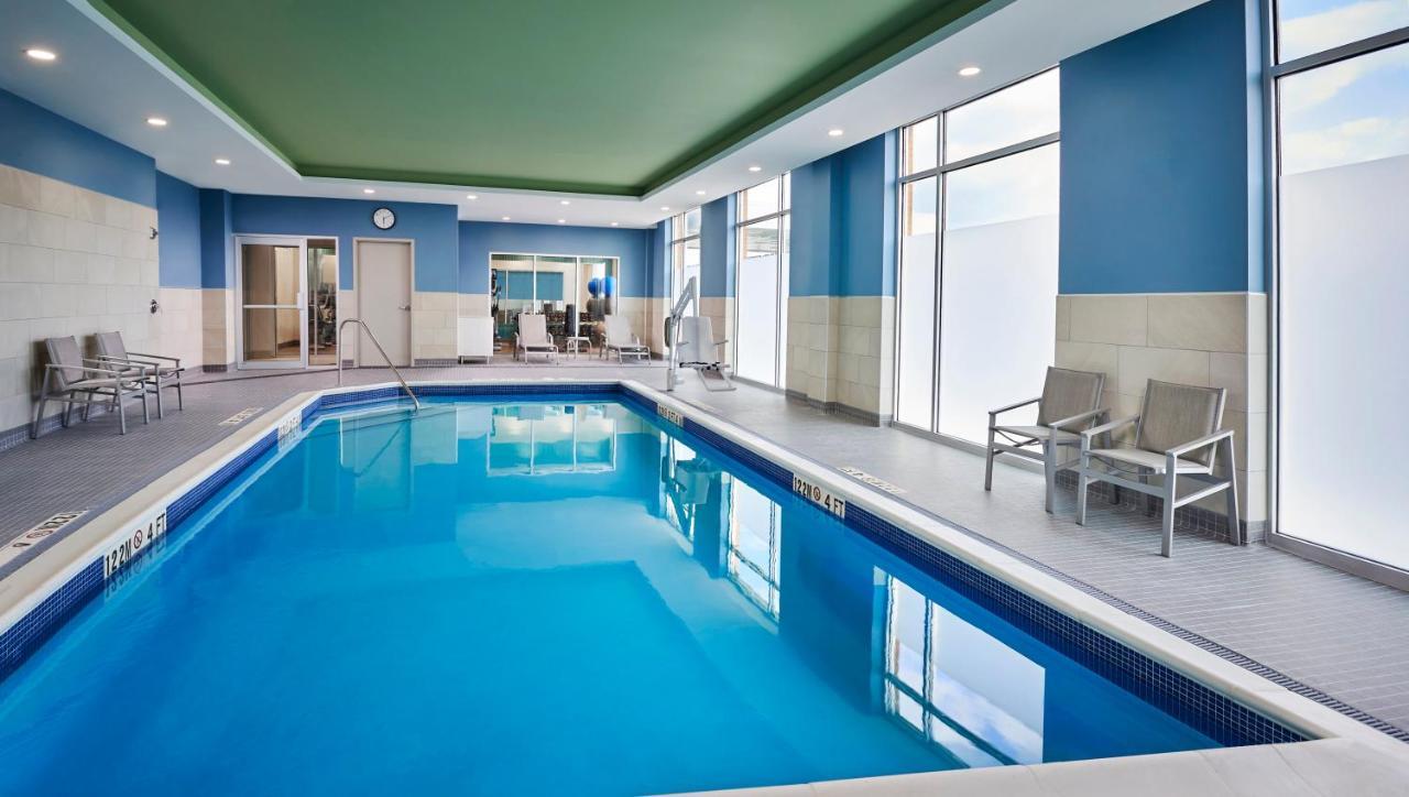Holiday Inn Express & Suites Windsor East - Lakeshore By Ihg Tecumseh Dış mekan fotoğraf