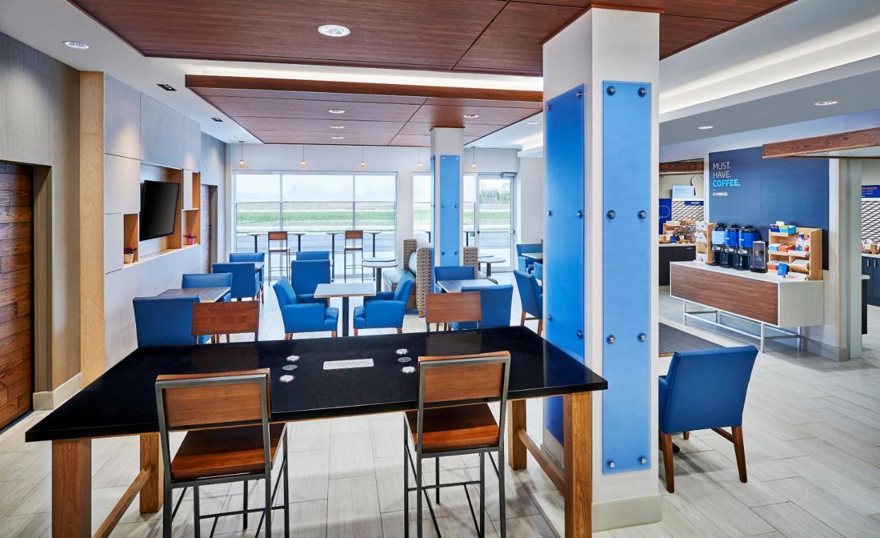 Holiday Inn Express & Suites Windsor East - Lakeshore By Ihg Tecumseh Dış mekan fotoğraf