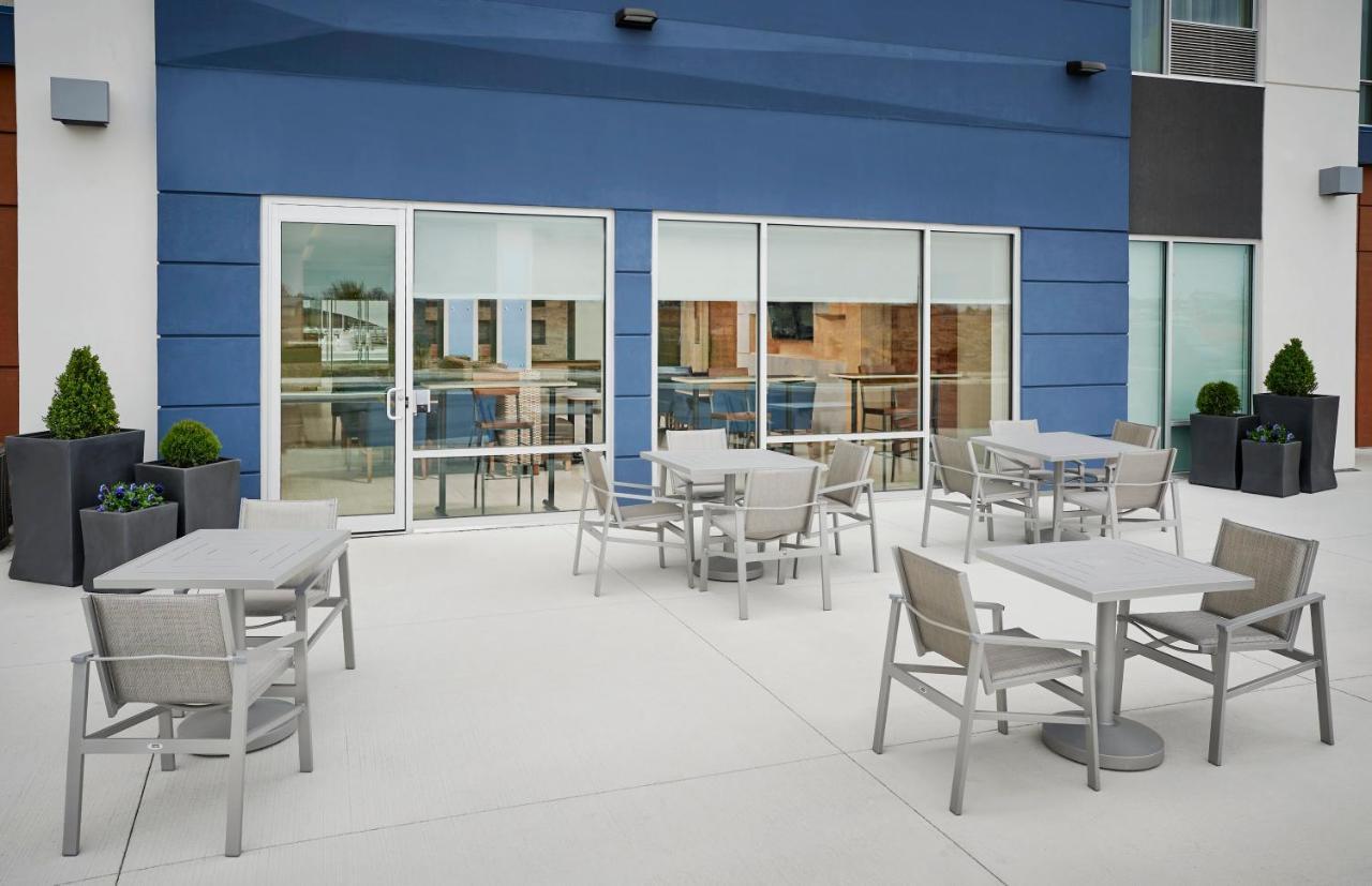 Holiday Inn Express & Suites Windsor East - Lakeshore By Ihg Tecumseh Dış mekan fotoğraf