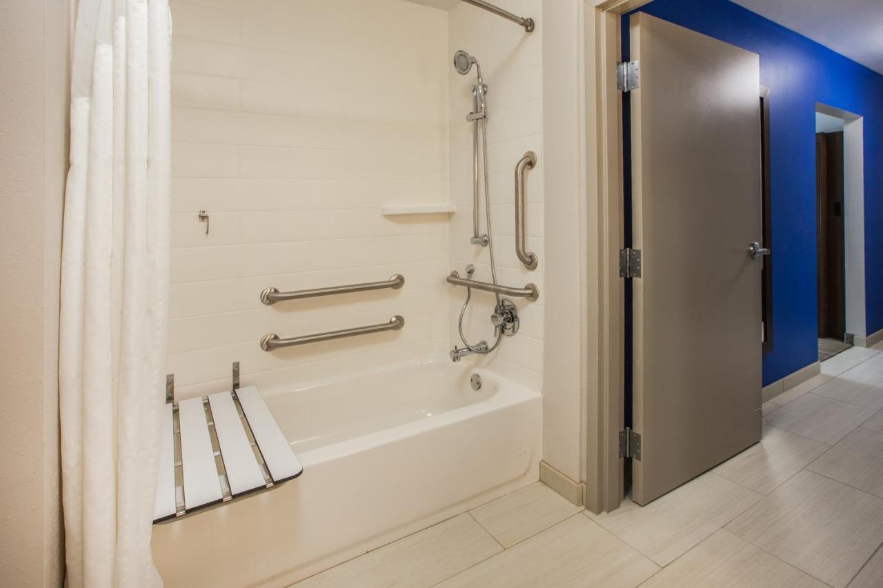 Holiday Inn Express & Suites Windsor East - Lakeshore By Ihg Tecumseh Dış mekan fotoğraf